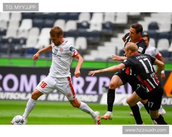 斯图加特与美因茨上半场1比1战平 双方攻防激烈上演精彩对决